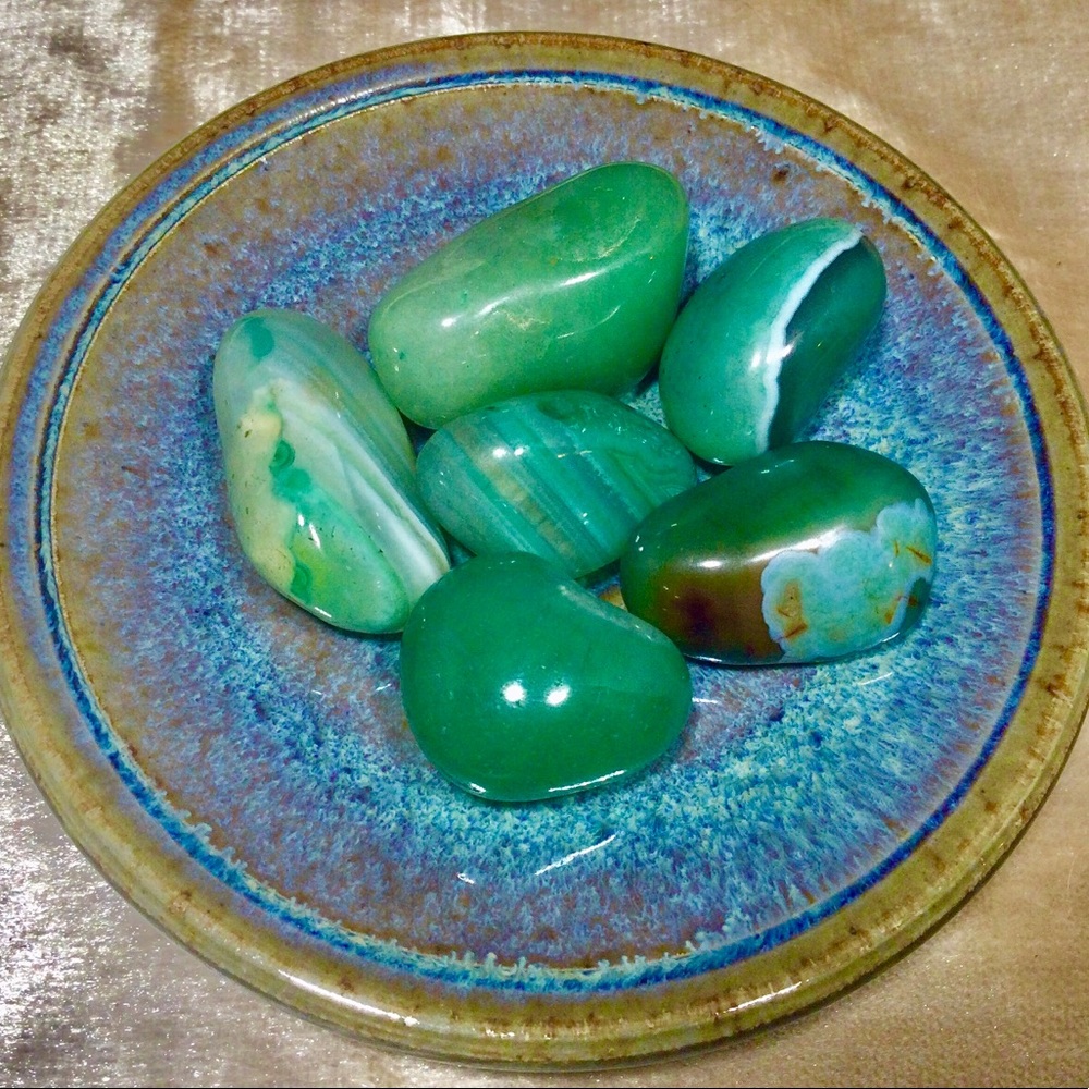 2x Green Hummingbird Quartz, Tumbled and Polished - Picture 5 of 8